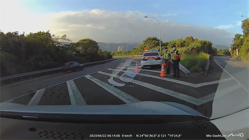 多元計程車行駛國道遭警攔下　稱高乘載求改道超傻眼