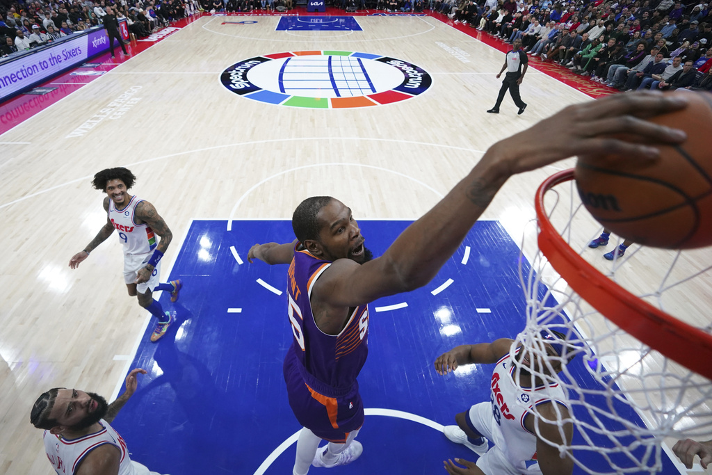 NBA(影)/太陽明星級球員9年來首度板凳出發 轟下25分粉碎交易傳言?