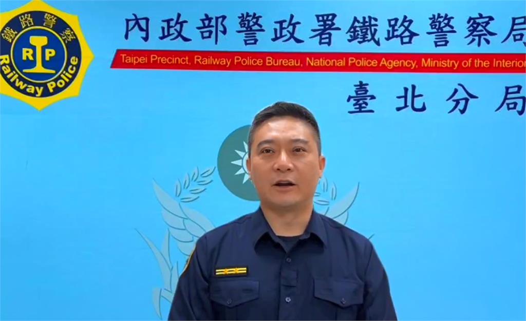 離譜! 7旬翁"火車內抽菸" 乘客勸阻反遭嗆:你叫啊