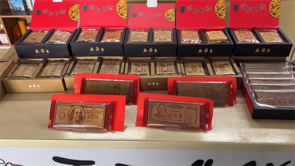 台幣、日幣、韓元通通有 過年送錢送喜氣!嘉義「鈔票煎餅」夯