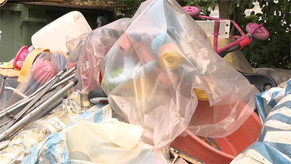 20多輛缺輪子、裂掉、踏板剩骨架 福和運動公園現「玩具車墳場」?