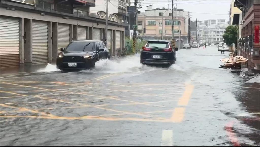 屏東麟洛大排5年潰堤3次　東港雨勢緩積淹水仍未退
