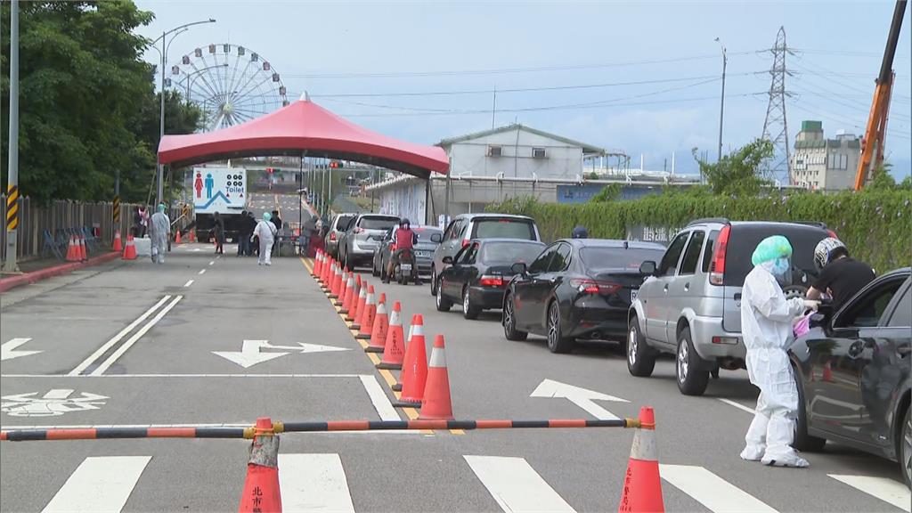 「士北科車來速」啟用塞爆　柯文哲：快篩陽再來