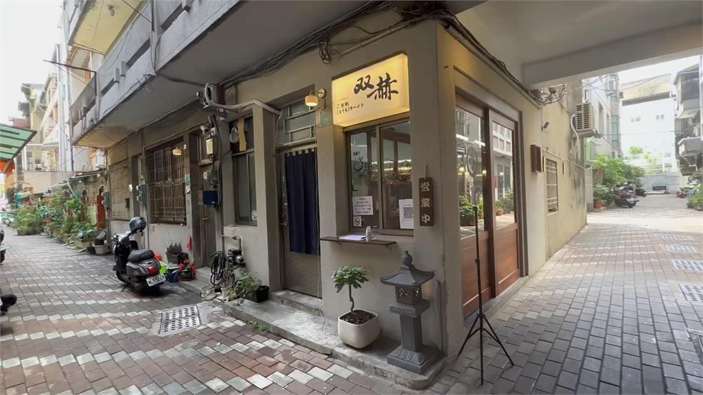 台灣趴趴走/台南巷弄內的文青風美食 濃郁柚香、雞白湯頭日式拉麵店!