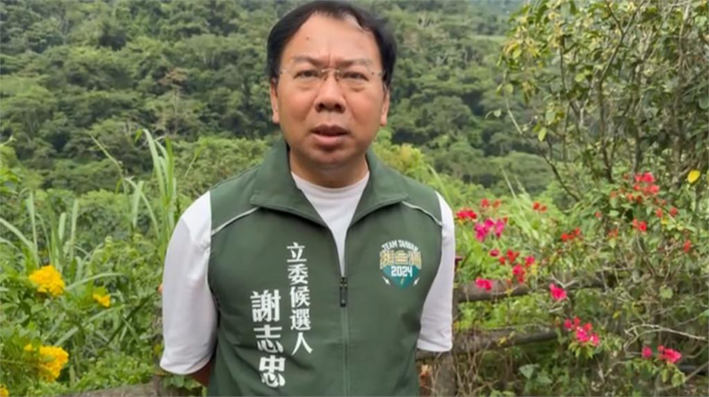 立委參選人蔡銘軒、謝志忠掛大型看板 呼籲下架「君臣賣台二人組」