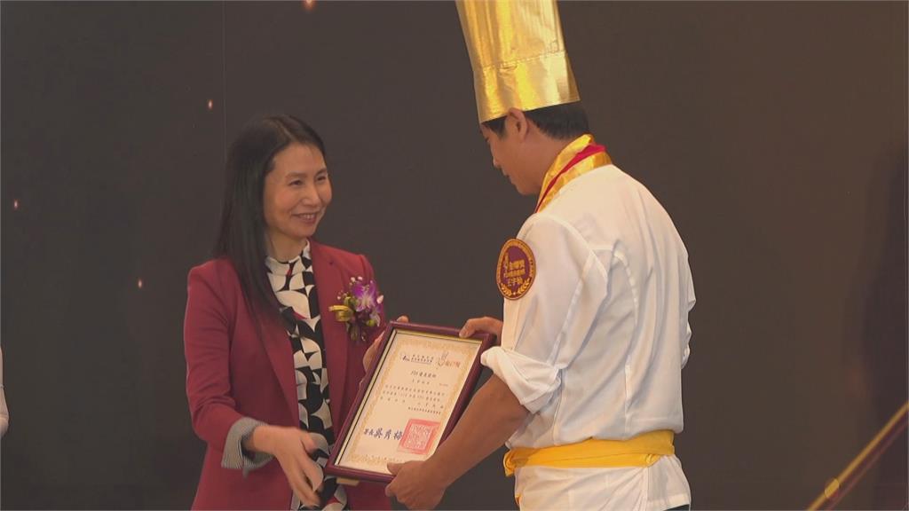 發揚台灣餐飲界　食藥署表揚32位金帽獎廚師