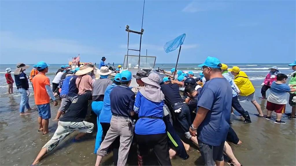 暑假尾聲！桃園體驗「牽罟」捕魚　宜蘭童玩節湧入親子客