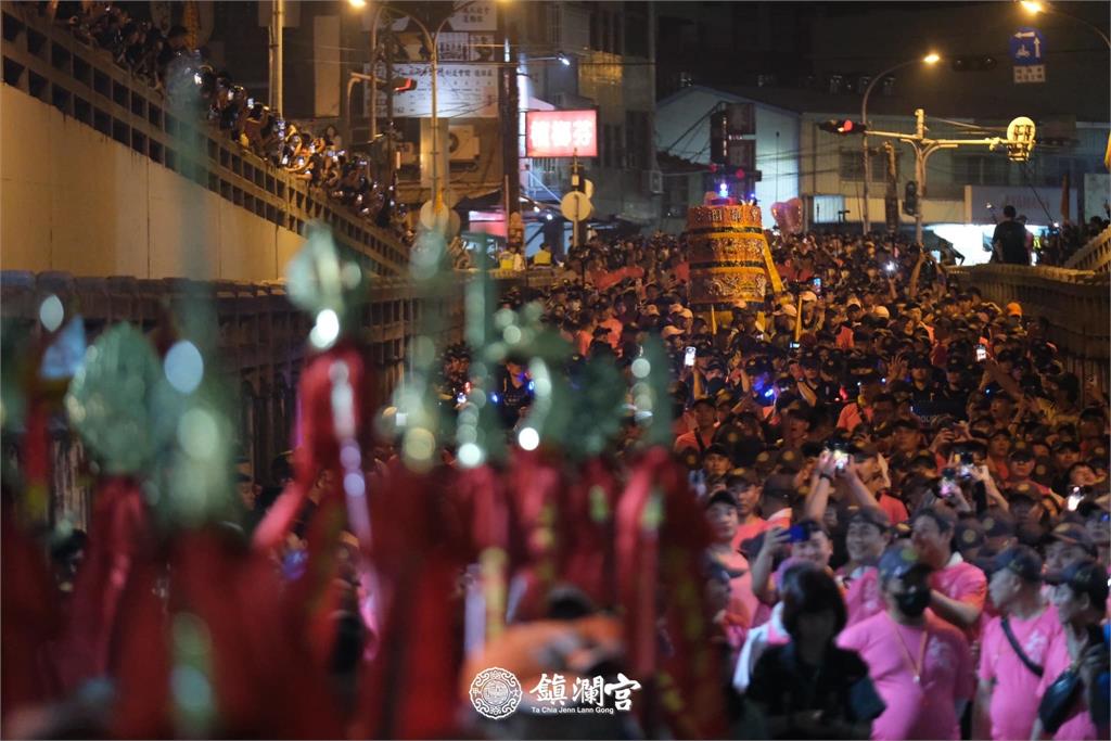 晚了6小時!大甲媽凌晨通過「一級戰區」民生地下道…創最晚紀錄