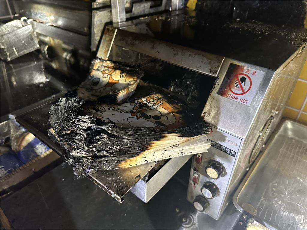 虛驚! 桃園火車站2F店家起火 "灑水系統滅火"站內淹水