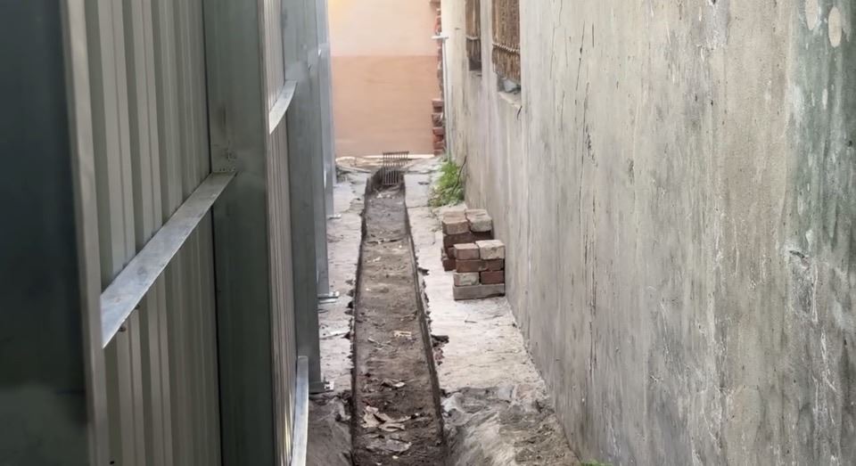 控鄰居「砌牆封巷」！　住戶批占用土地影響出入40多年