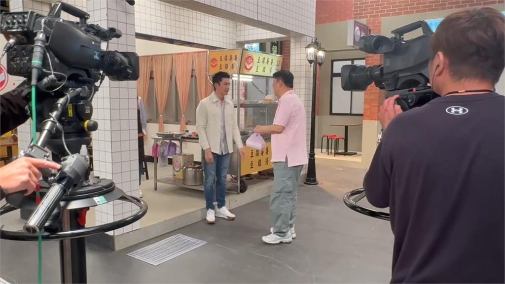 金鐘導演馮凱「下海客串」尬一角　導而優則演！主演群全成最佳觀眾