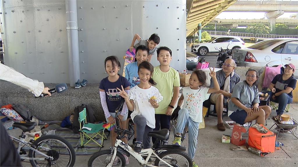 中秋節鬥陣來夯肉　大佳河濱公園「烤肉區」中午湧人潮