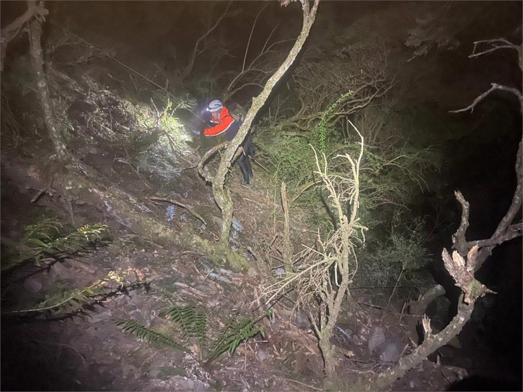 兩德籍人士登合歡山溯溪受困　搜救人員漏夜上山　２人成功獲救