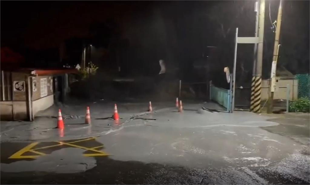 馬太鞍溪堰塞湖"紅色警戒" 灰色溪水漫上過台9線