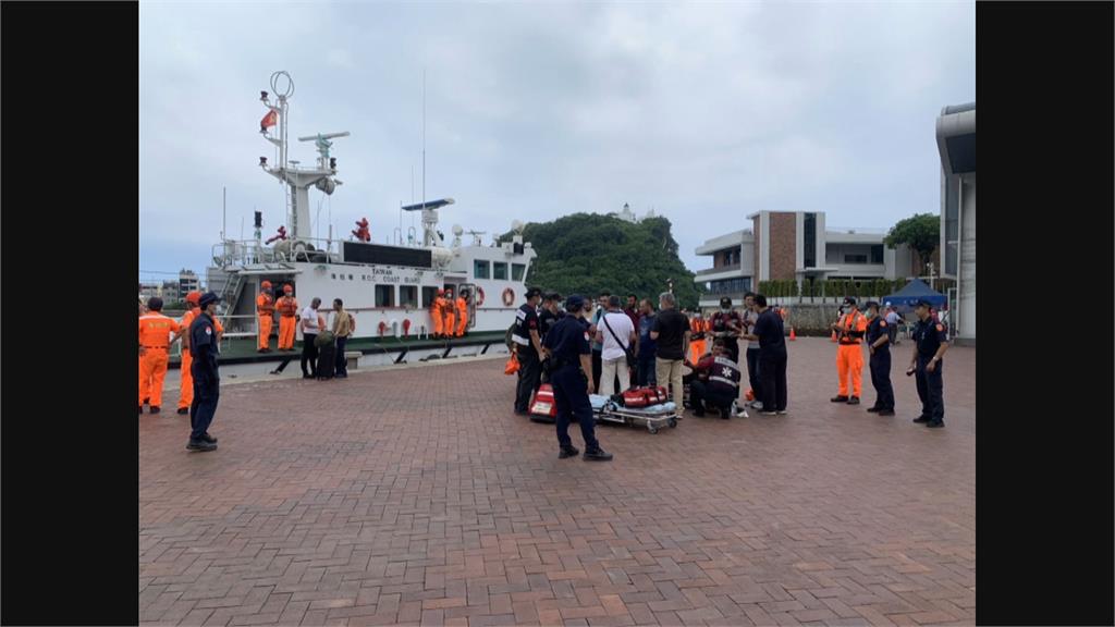 高雄港外海印度籍貨櫃船船體傾斜 不明原因進水!船長棄船「19人全撤離」
