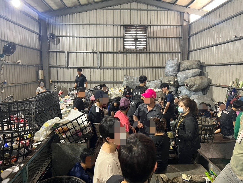 快新聞／新北樹林回收場查獲45名非法移工　垃圾堆中躲查緝「原地石化」