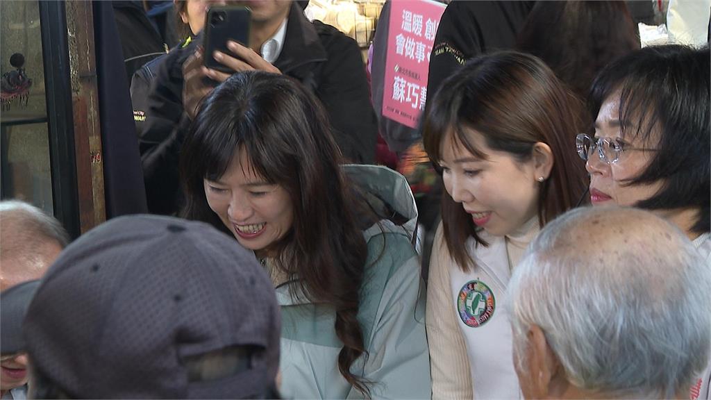 蘇巧慧帶小雞赴中和拜票　張維倩與張嘉玲同框零互動