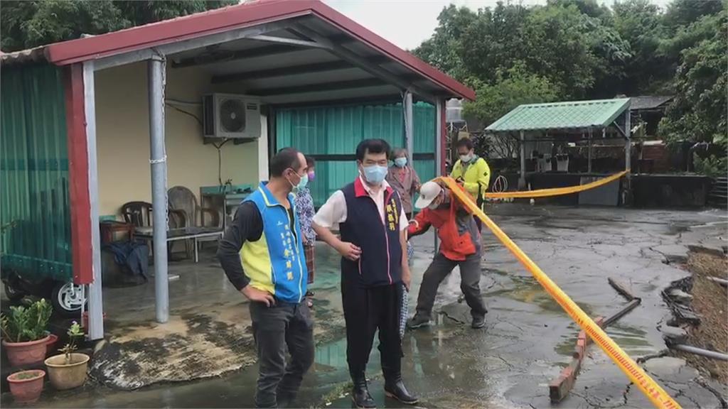 台南龍崎大雨不止！　土石沖刷　民宅前崩塌如「斷崖」