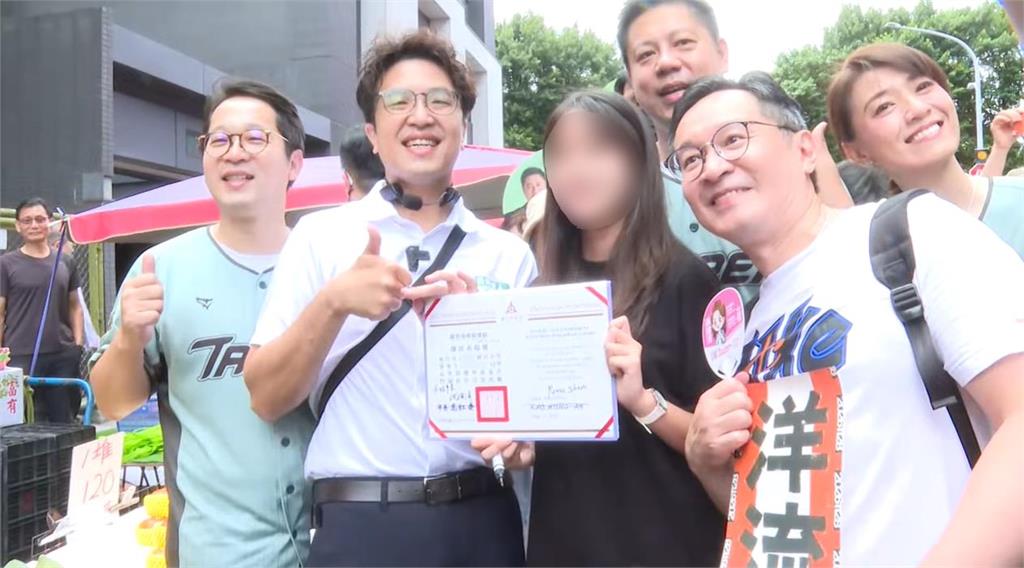 快新聞／藍營撿到槍？學生「獎狀劃掉高虹安」求沈伯洋簽名　蔣萬安這麼說