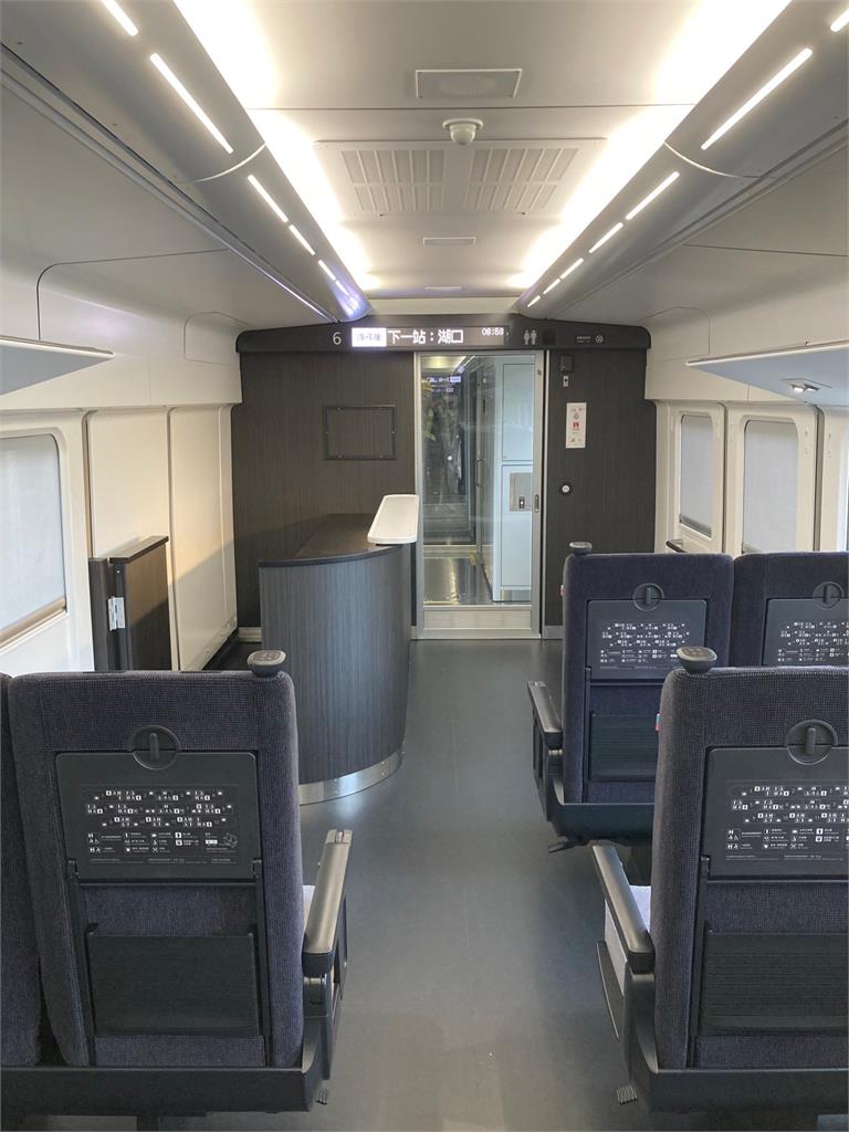 快新聞/台鐵EMU3000首編特仕車抵台 預計明年春節開行花東線
