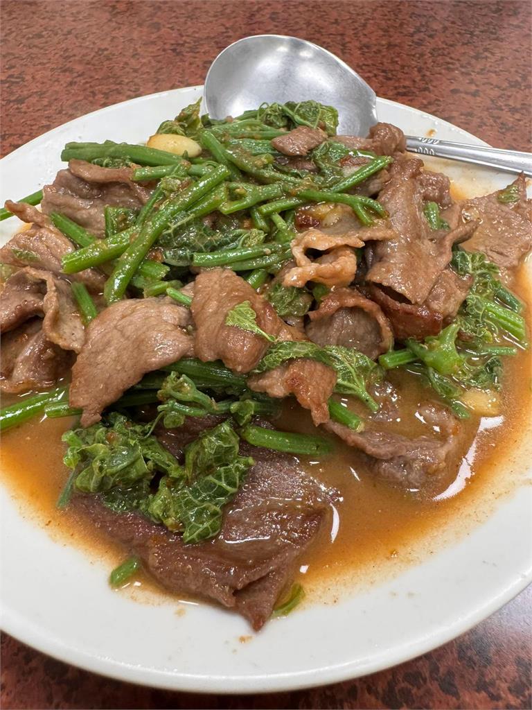餐廳驚見「炒館長」王浩宇點了！下秒店家「端1菜上桌」網秒懂：很會…