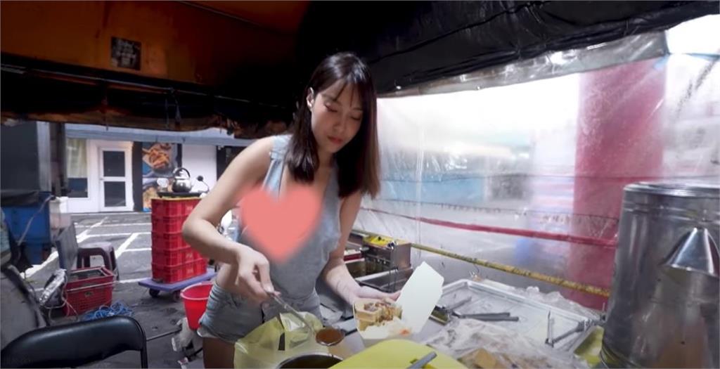 臭豆腐店正妹紅到日本!「清涼照流出」日網友甜喊:請問哪裡可以買