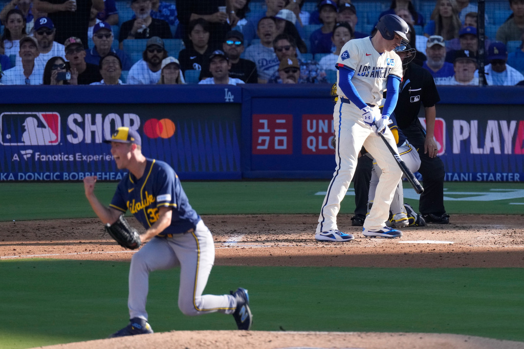MLB(影)／昨天三振大谷、今天找朗希聊天！兩大「火球男」場邊同框交換意見