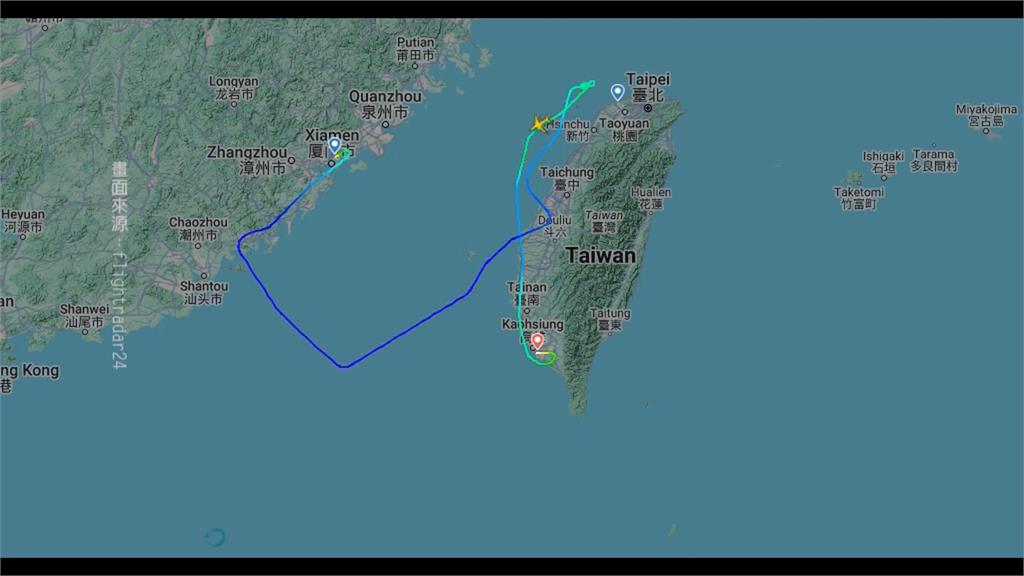 雷雨炸「陸海空」桃機6航班轉降.　捷運淡水線車廂成「小河」