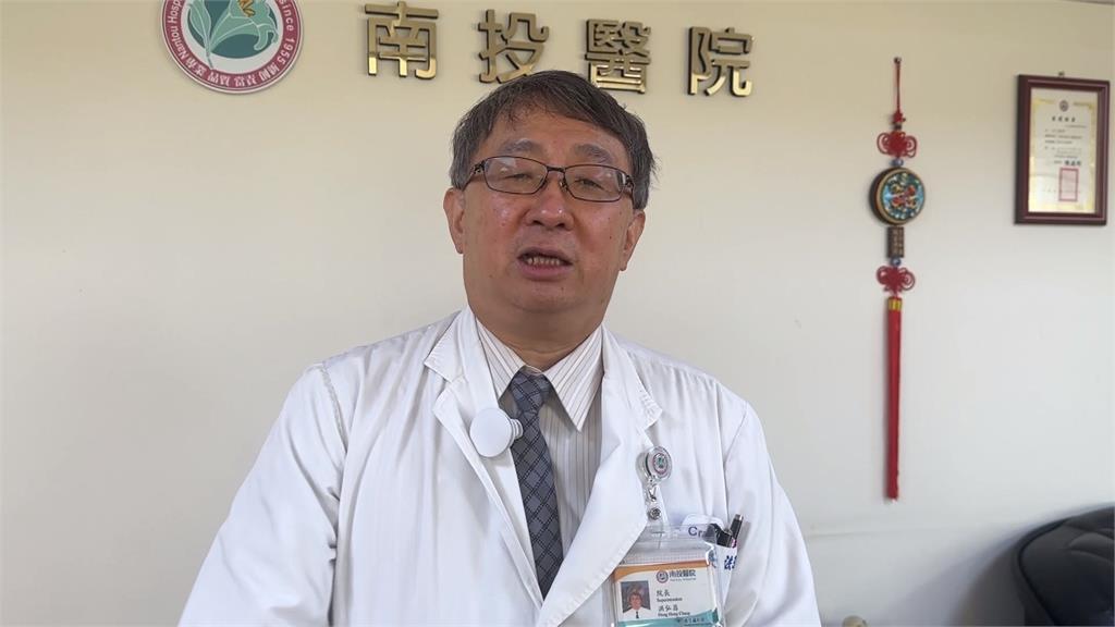 南投老婦疑熱衰竭倒臥路旁 醫院院長路過挺身救人