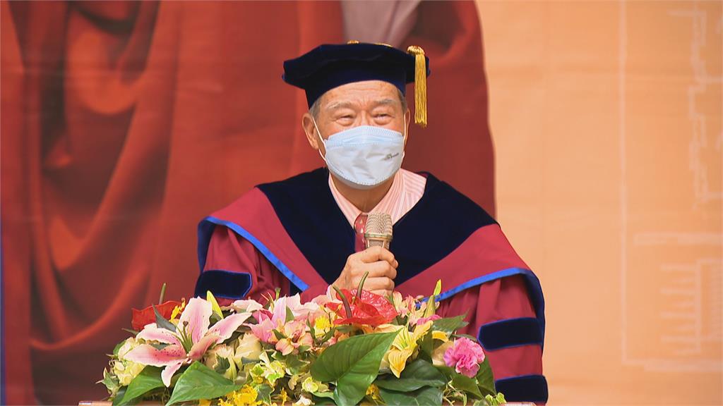 前府秘書長黃昆輝　獲頒中教大名譽教育學博士