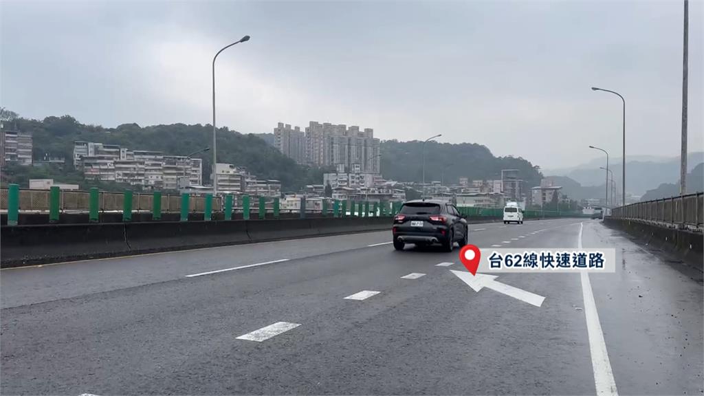 驚險!轎車快速道路逆向撞大貨車 駕駛自行脫困、被逮酒測值0.98