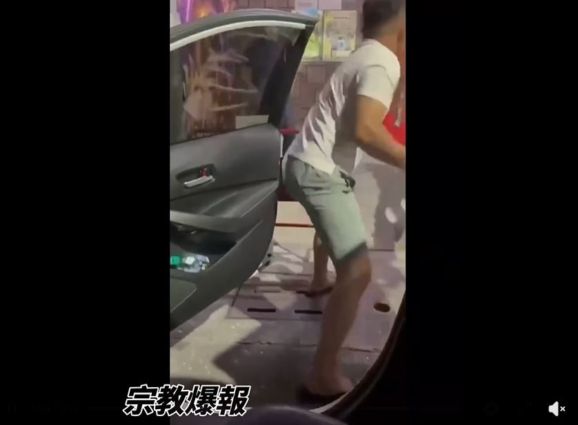 又出事! "尬電師父"週二深夜直播 玄濟宮外遭人潑穢物