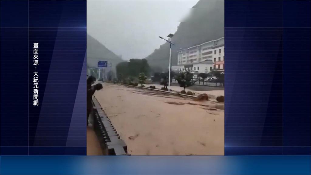 中國陝西路橋遭沖斷　暴雨成災！12人罹難