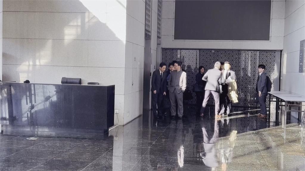 快新聞/小粉紅嗨喊日本低頭!遭曝中國偷拍 日本反嗆:是在聽翻譯