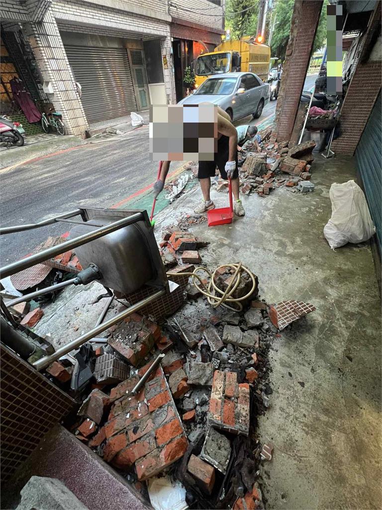 快新聞/車頭損毀、磚牆散落!酒駕男凌晨猛力自撞