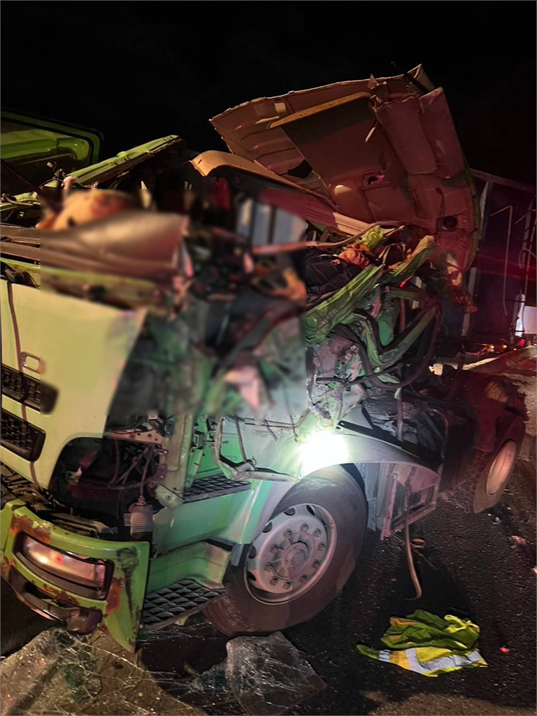 快新聞/濱海公路大車事故!聯結車突失控衝對向車道 釀1死1傷