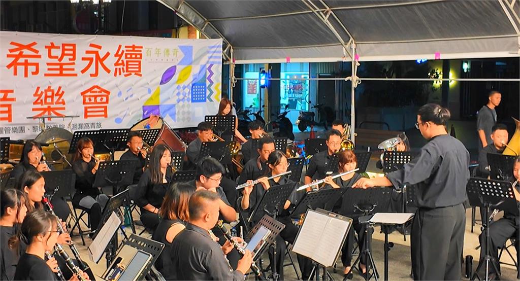 花蓮公益戶外音樂會「驚見五月天」一位難求!不惜搬椅子搶聽…「金鐘導演」也現身