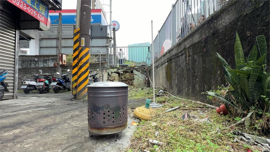 太危險！228開工吉日　店家加油站旁放炮「冒火光竄煙」