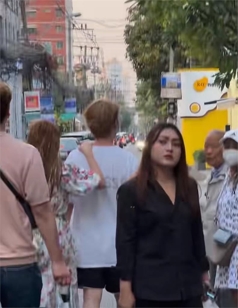 泫雅、龍俊亨遊泰國「親密約會」被看光！不藏了10秒影片曝