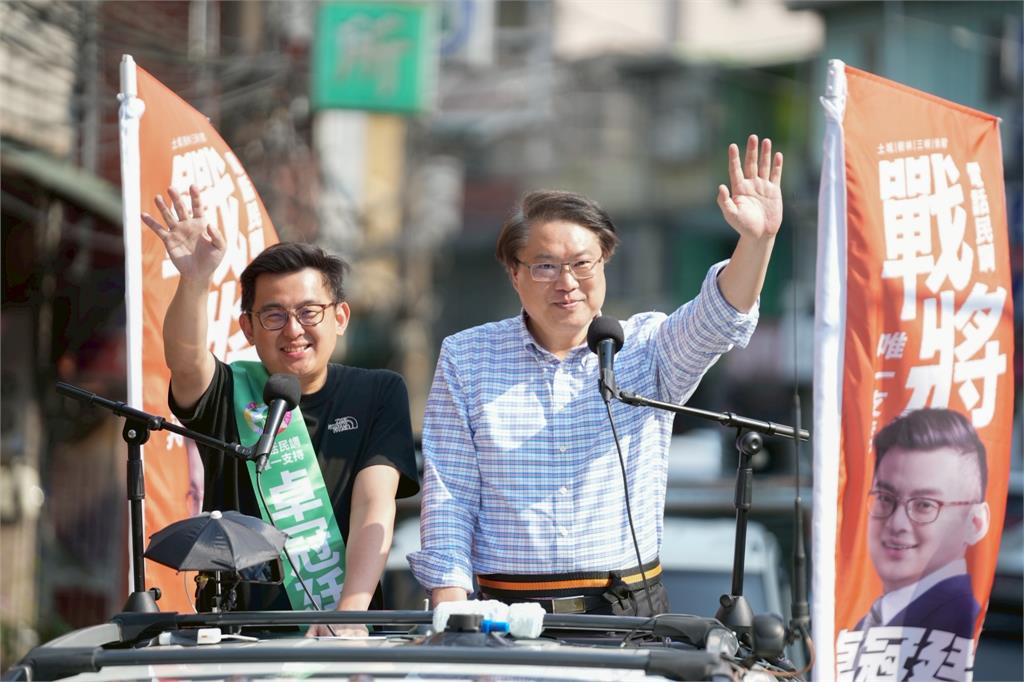 快新聞/新北人顧電話!綠議員初選明晚登場 卓冠廷合體王義川、林右昌掃街催票