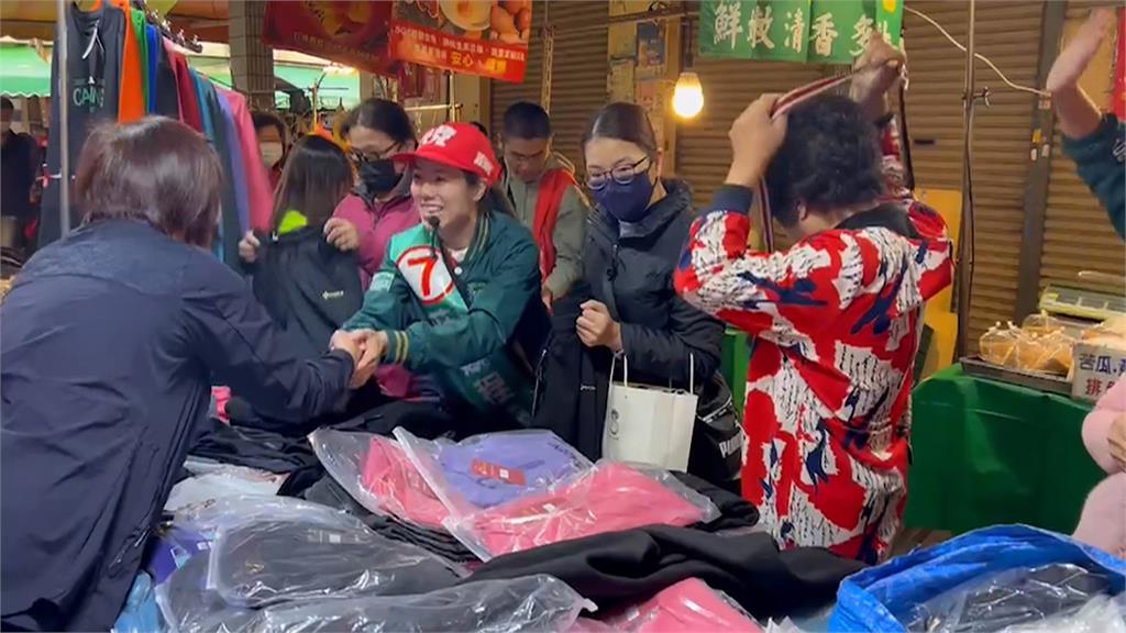 黃金週末衝刺 莊競程與"幸運妻"分進合擊市場拜票VS黃健豪找王惠美車隊掃街
