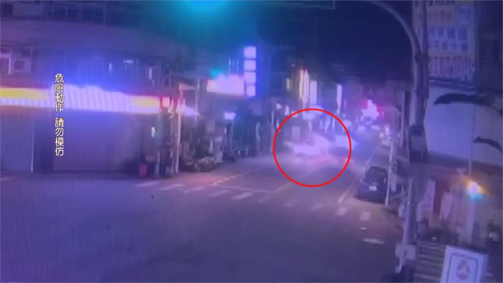 駕駛開車沿路「揮舞仙女棒」畫面曝光 最高可處3萬6千元罰鍰