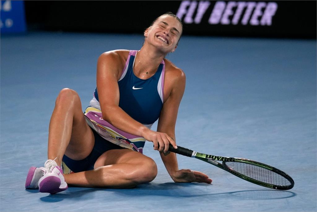 澳網／莎巴蘭卡首闖女單決賽！激戰「仙氣女神」2小時順利奪生涯首冠
