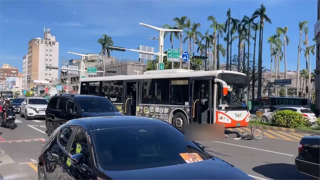 嘉義死亡車禍！公車疑因視線死角猛撞　婦人遭拖行十公尺「慘死輪下」