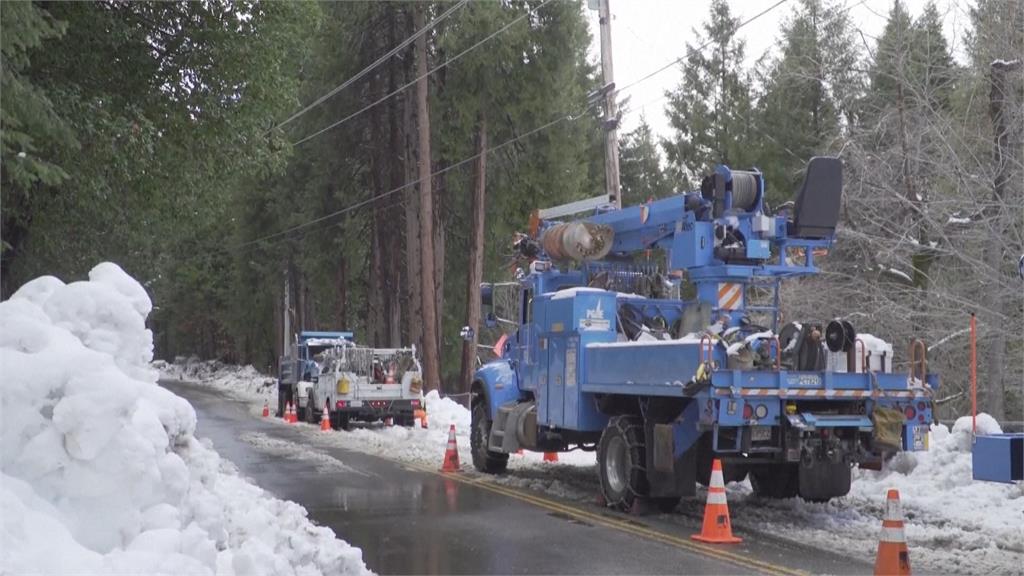 暴風雪連續襲擊　加州山區積雪300公分