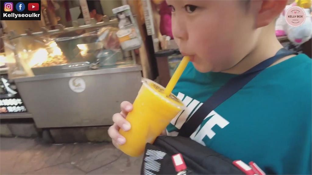 南韓兒子初嚐臭豆腐狂讚　狂嗑模樣引網笑：標準台灣胃