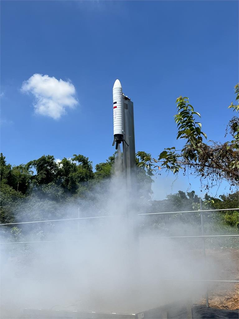 東海大學與法國在台協會共同發射火箭 宣示推動台灣科學教育