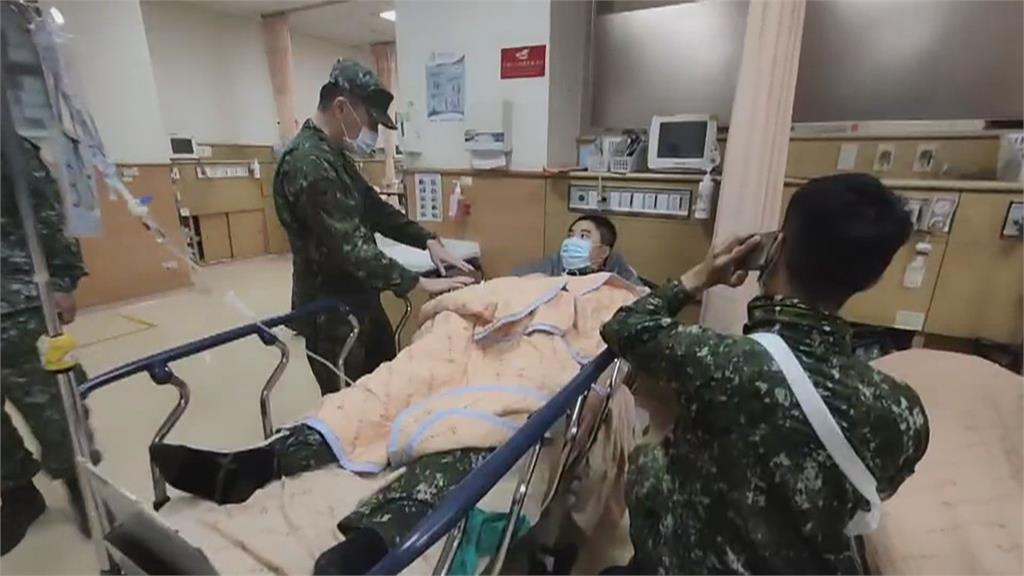 曾文水庫疏浚翻車 2軍人受傷送醫