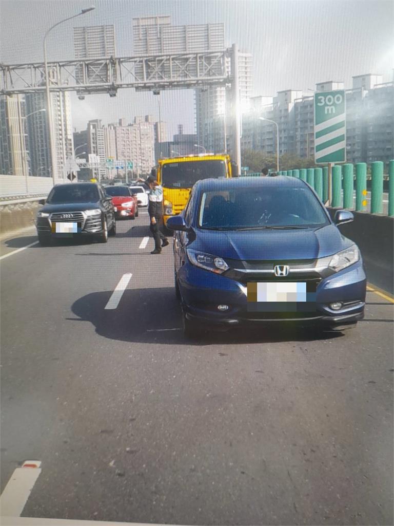 台65砂石車鬼切擦撞小客車　未停車查看當場落跑