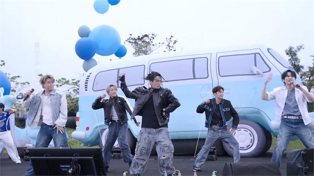 周思齊無預警衝上台! 五月天開唱「這1幕」全場淚目